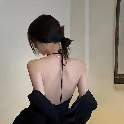 踮起脚尖靠近你
